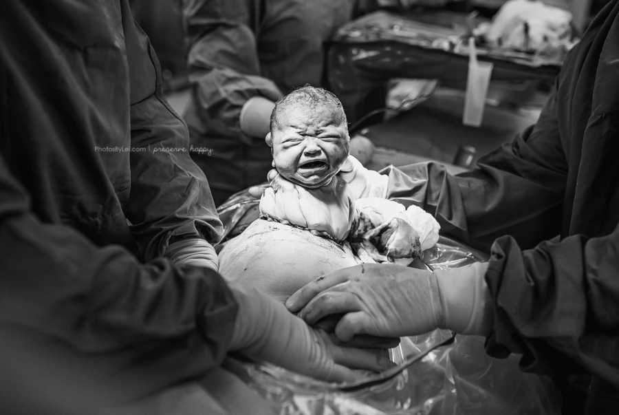 ‘This too is beautiful. This too is a miracle.’ Birth photographer(02)