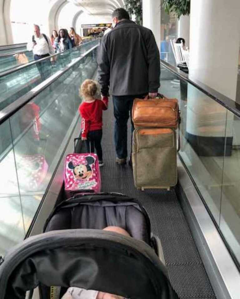 This Kind Stranger Helped Calm My Children During Our Flight – Love ...