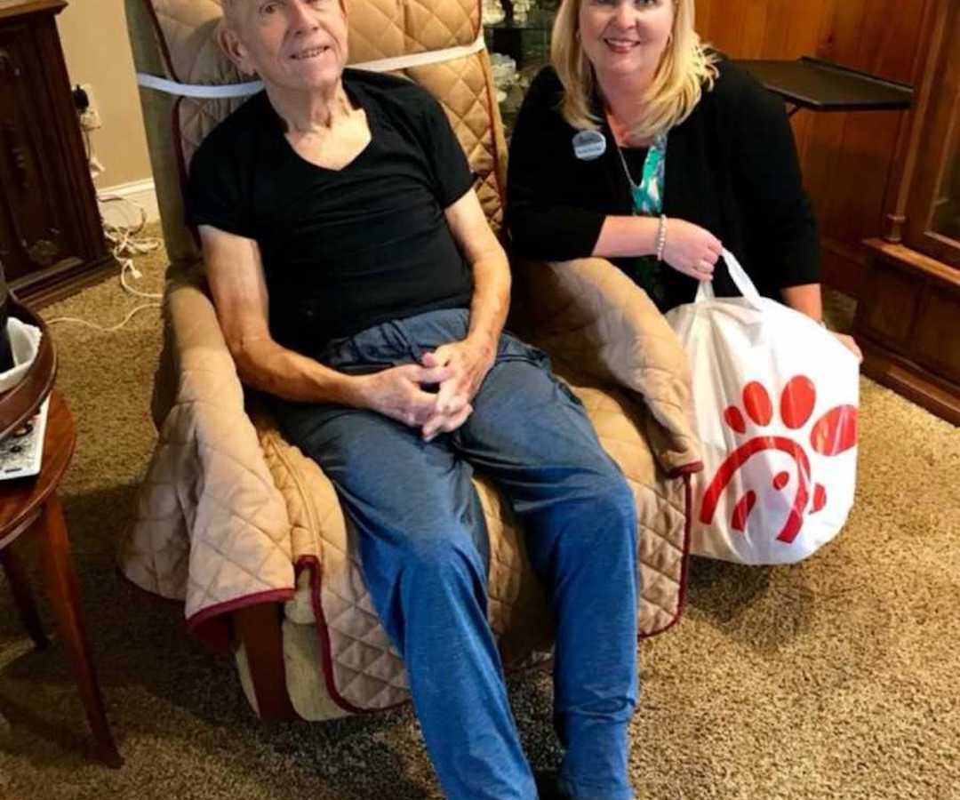 chic fil a emplyee delivers food to elderly customer
