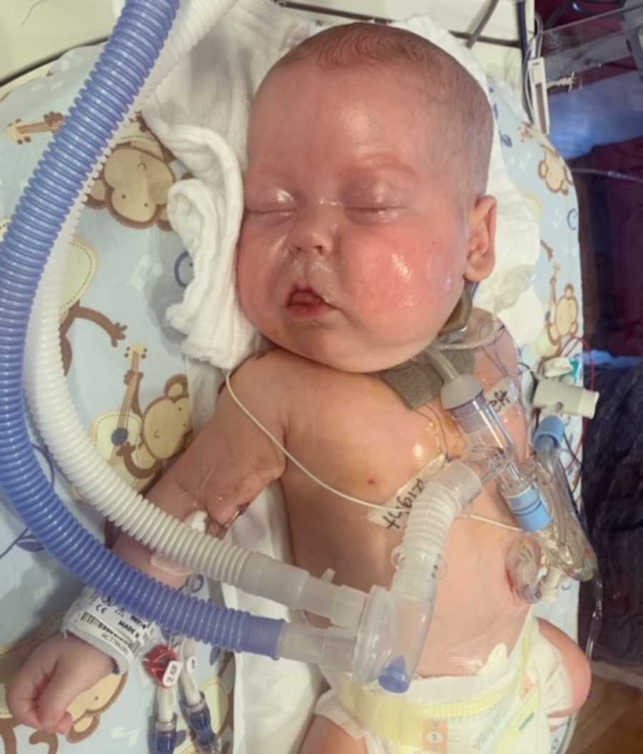 ‘I see twins!’ The doctor’s face paled. ‘I think there are five.’ Mom