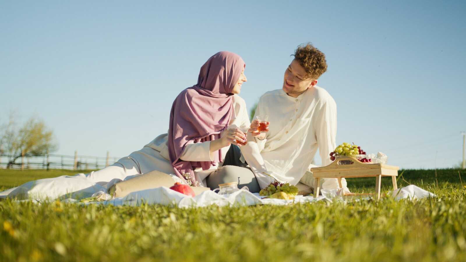 couple enjoying an outdoor picnic